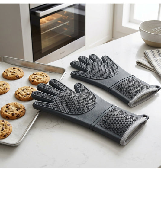 Zovon Five-Finger Silicone Oven Glove Pair 36 cm Charcoal - Lifestyle view