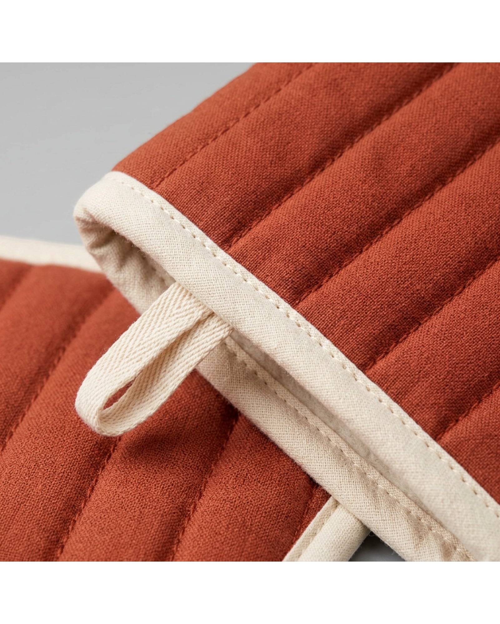 Zovon Oven Mitt and Pot Holder Set of 4 Terracotta - Detail view