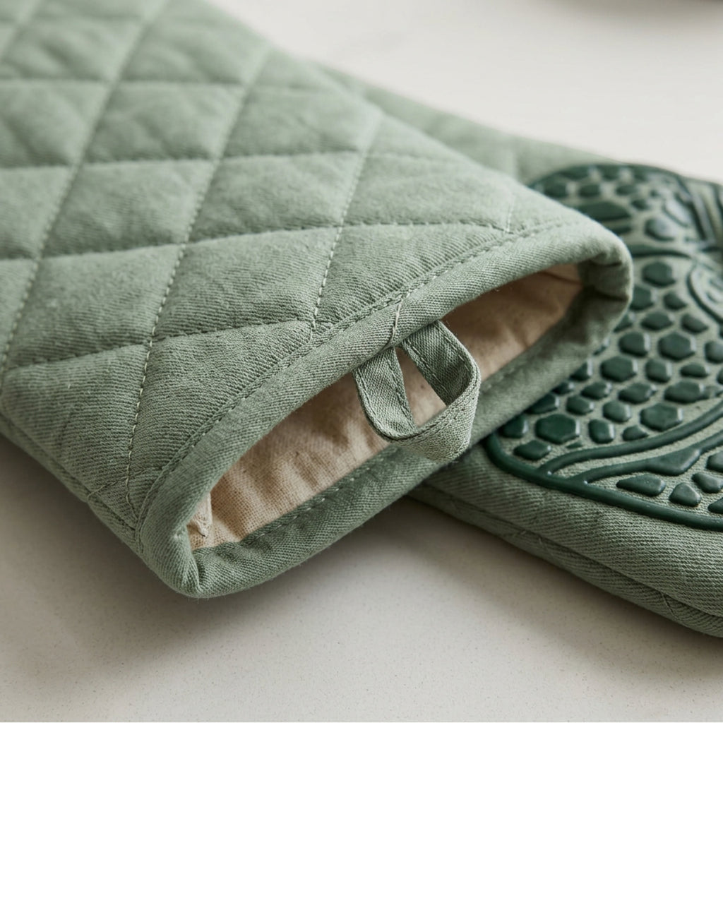 Zovon Quilted Oven Mitt Pair 32 cm Sage Green - Detail view